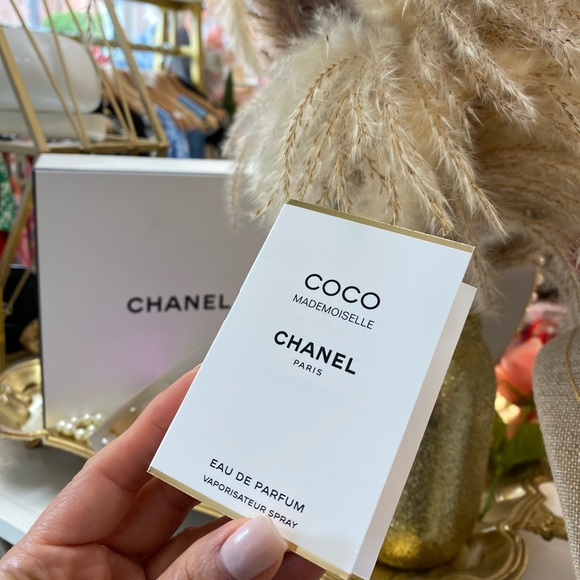 Chanel Coco Mademoiselle - Picture 2 of 3